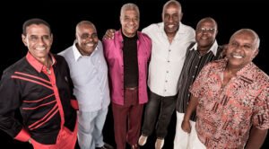 Fundo de Quintal na Resenha de Segunda