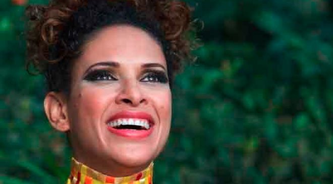 Show Fogaréu da cantora Renata Jambeiro