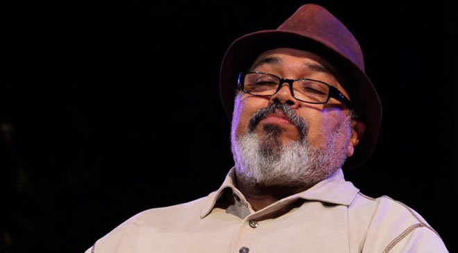 Jorge Aragão faz show na Lapa